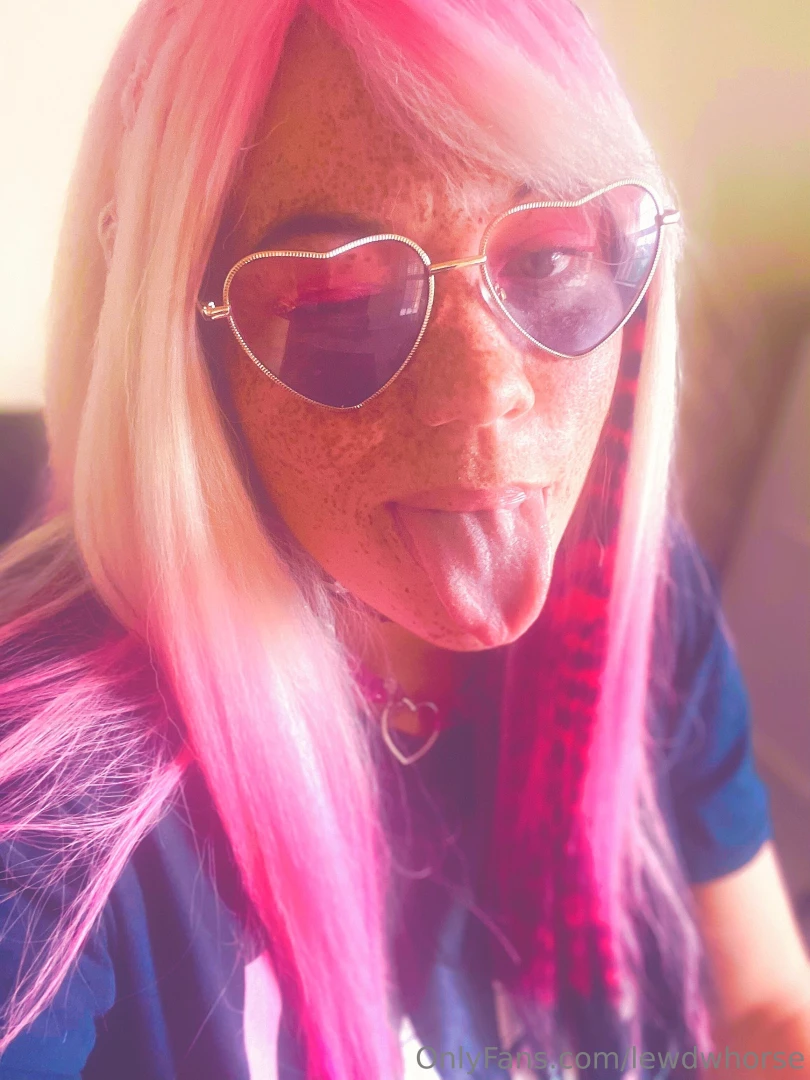 Some cute pics got some new cute striped add ons for my wig 