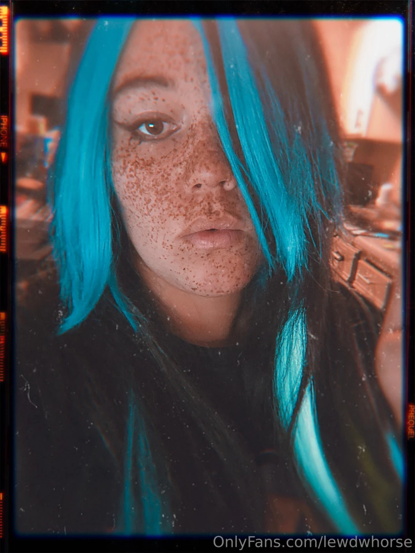 Wearing some sexy emo hair what do you think i d love to do customs 