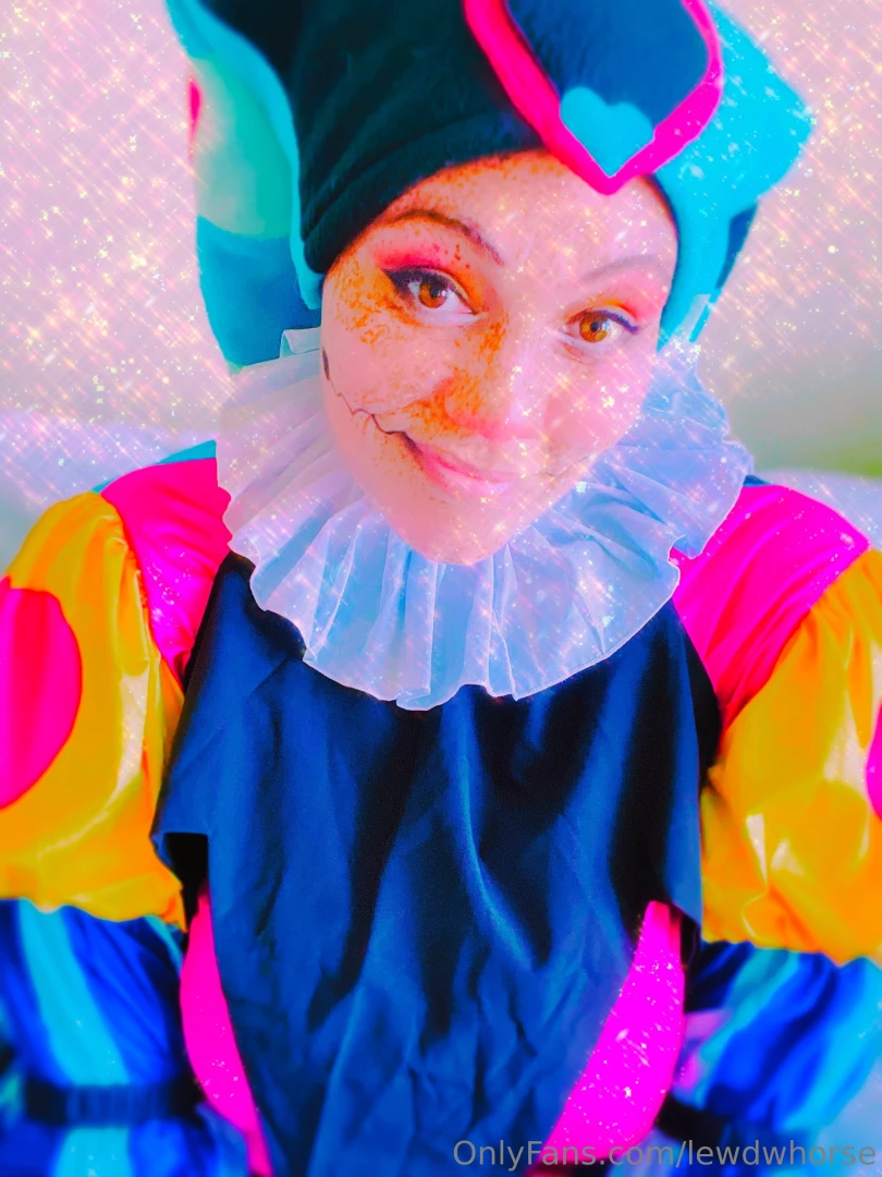 My fizzarolli cosplay arrived it fits perfectly and i m so happy with part 1 