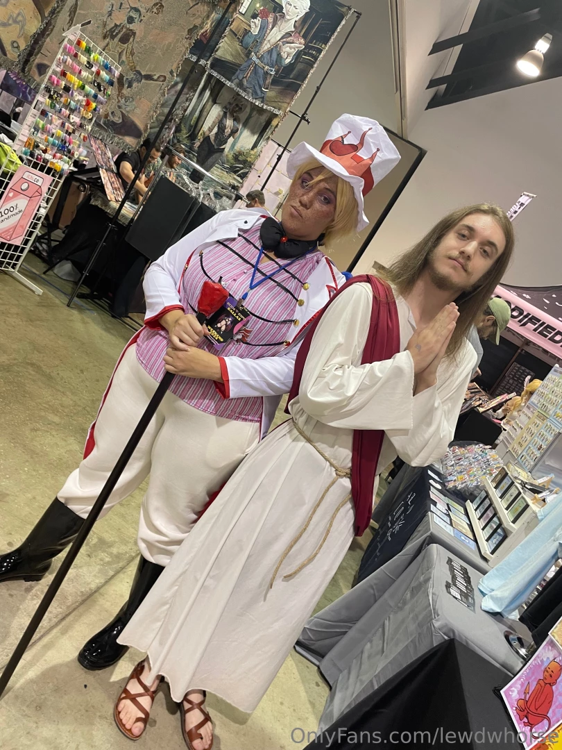 Went to ecchi expo this weekend dressed as lucifer and met jesus xdd 