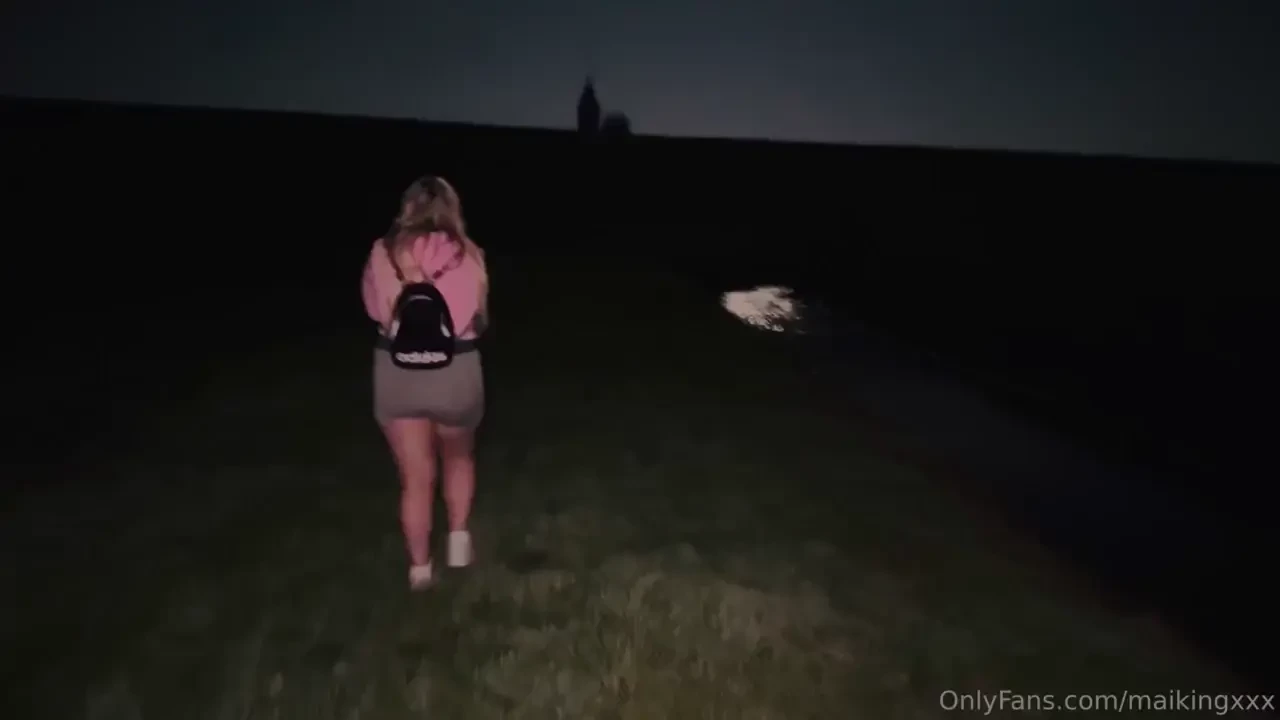 Hiking turned into fucking in the middle of nowhere untill we got 