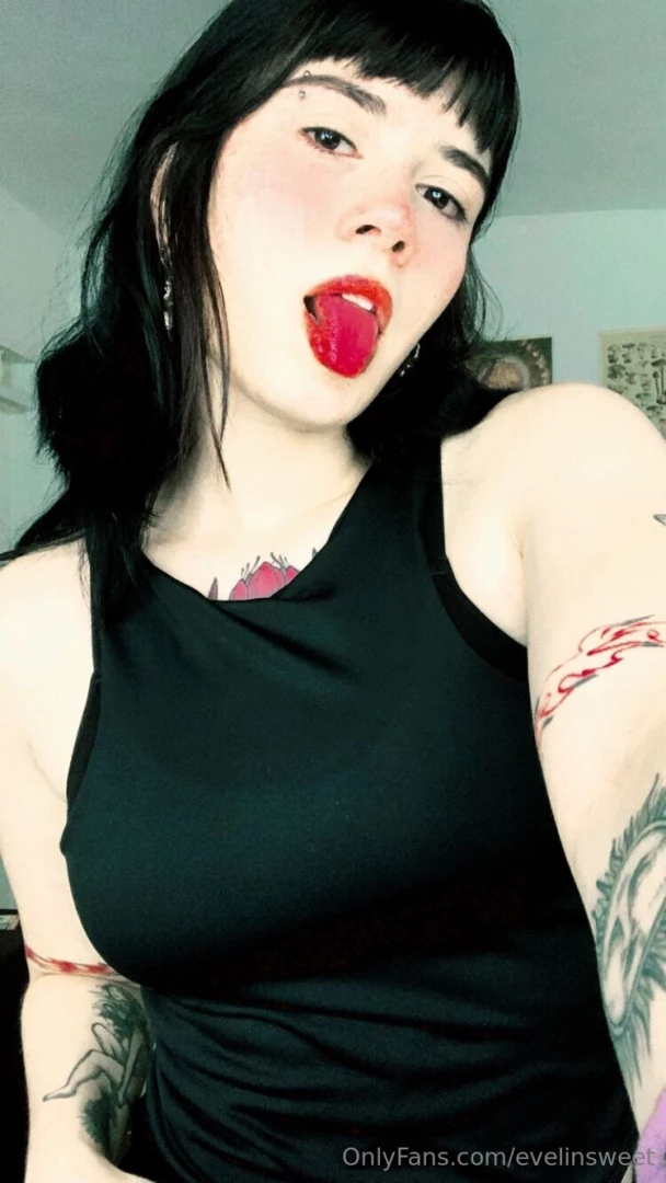 Labios rojos vino rojo y unos besos esta noche 