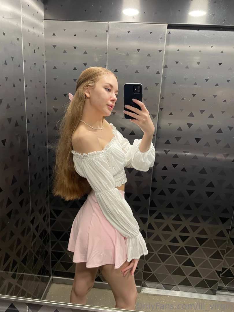 Elevator selfies that s a whole kind of love the moment i step in my 