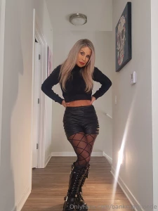 How you dress to bartend at a dive bar in chicago part 3