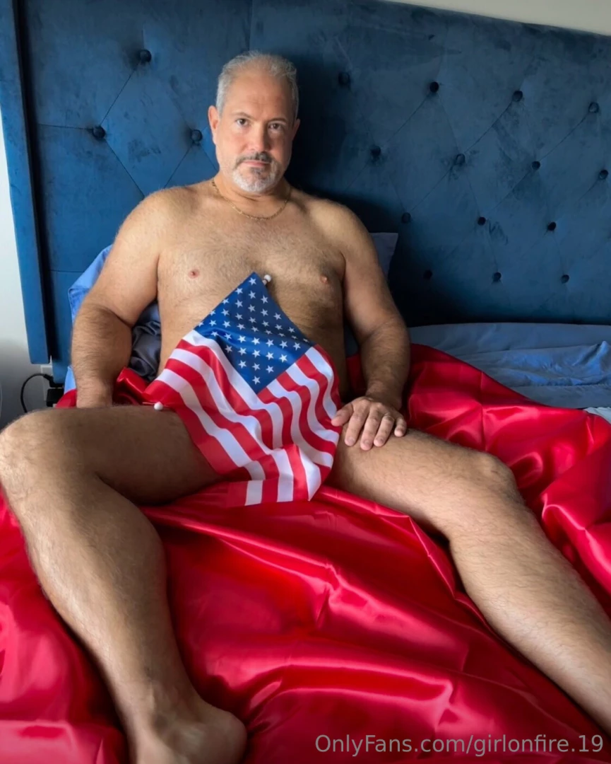 Sexydadshit if you like dad bods go hangout say hi sexydadshit 