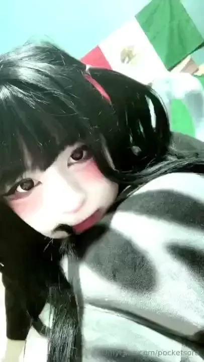 Puedo esperarte asi en tu cama mientras llegas despues de un largo dia 