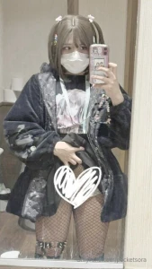 En el ba ito del restaurante donde estoy gt lt se ve bonito mi bibi en