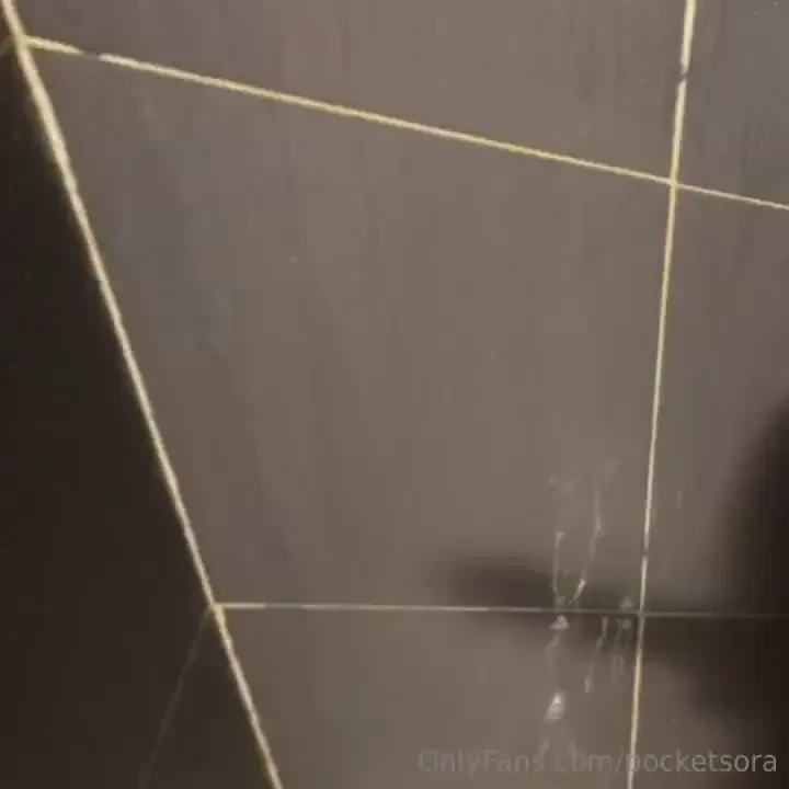 Shower time espero pronto tener un ba o m s grande para poder hacer 