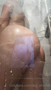 Vuoi vedermi mentre faccio la doccia sul mio profilo trovi il video