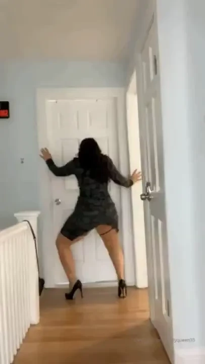 Wanna see me take it off check your inbox 