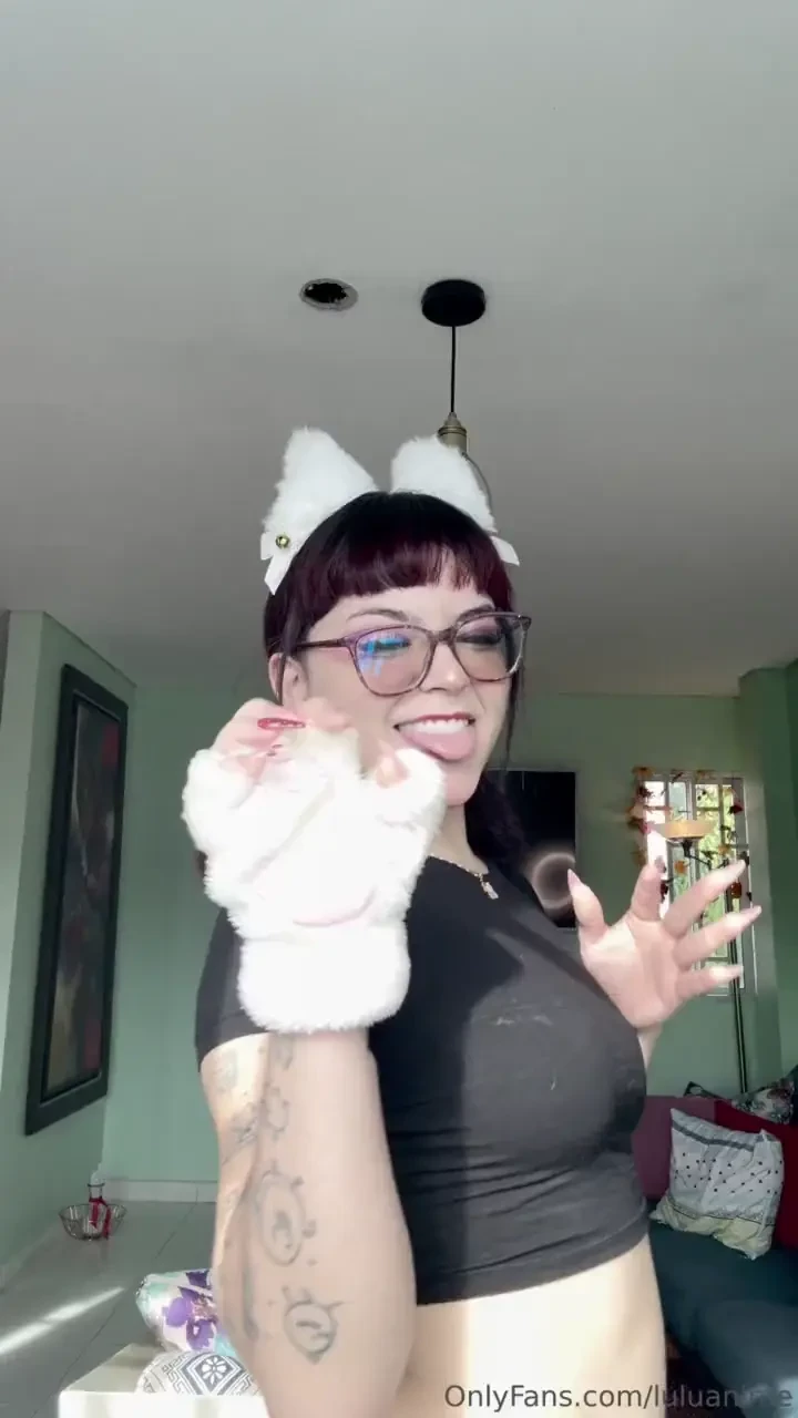 Fucking my pussy with my 20cm dildo until is creamy wearing fishnets 