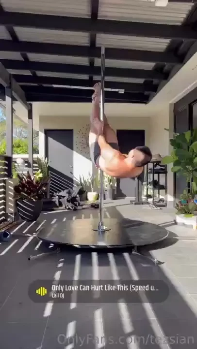Beautiful sunday morning for practicing my pole dance 