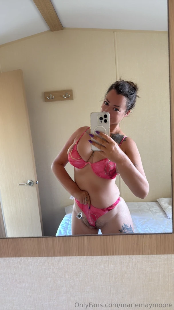 I kinda get turned on watching myself in the mirror 