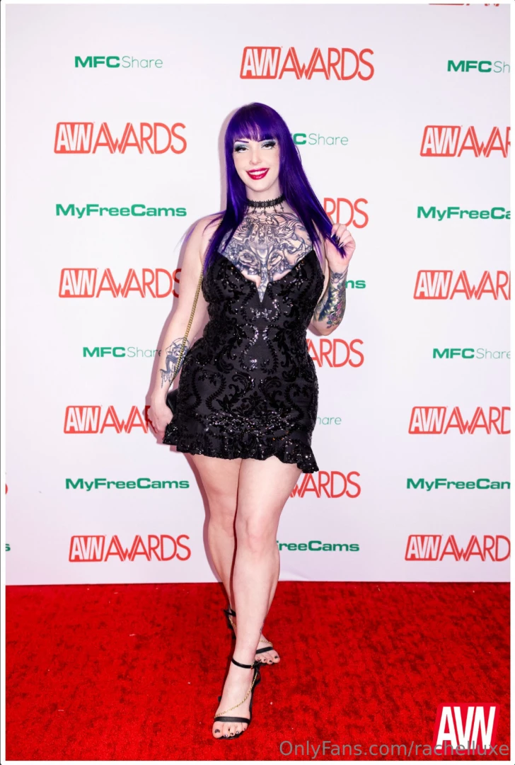 1st avn red carpet they got such a petty shot of me 