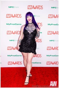 1st avn red carpet they got such a petty shot of me