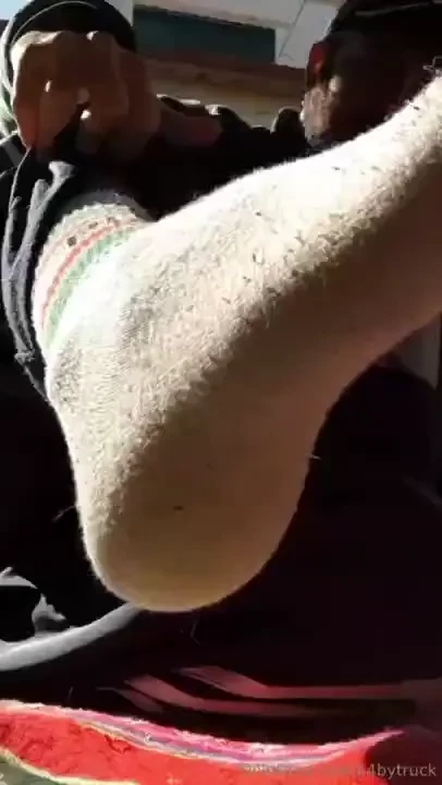 Unlock this one and look how i spit on my foot and play with all my 