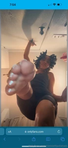 Giantess wants foot cleaned video -this giantess is so happy to have