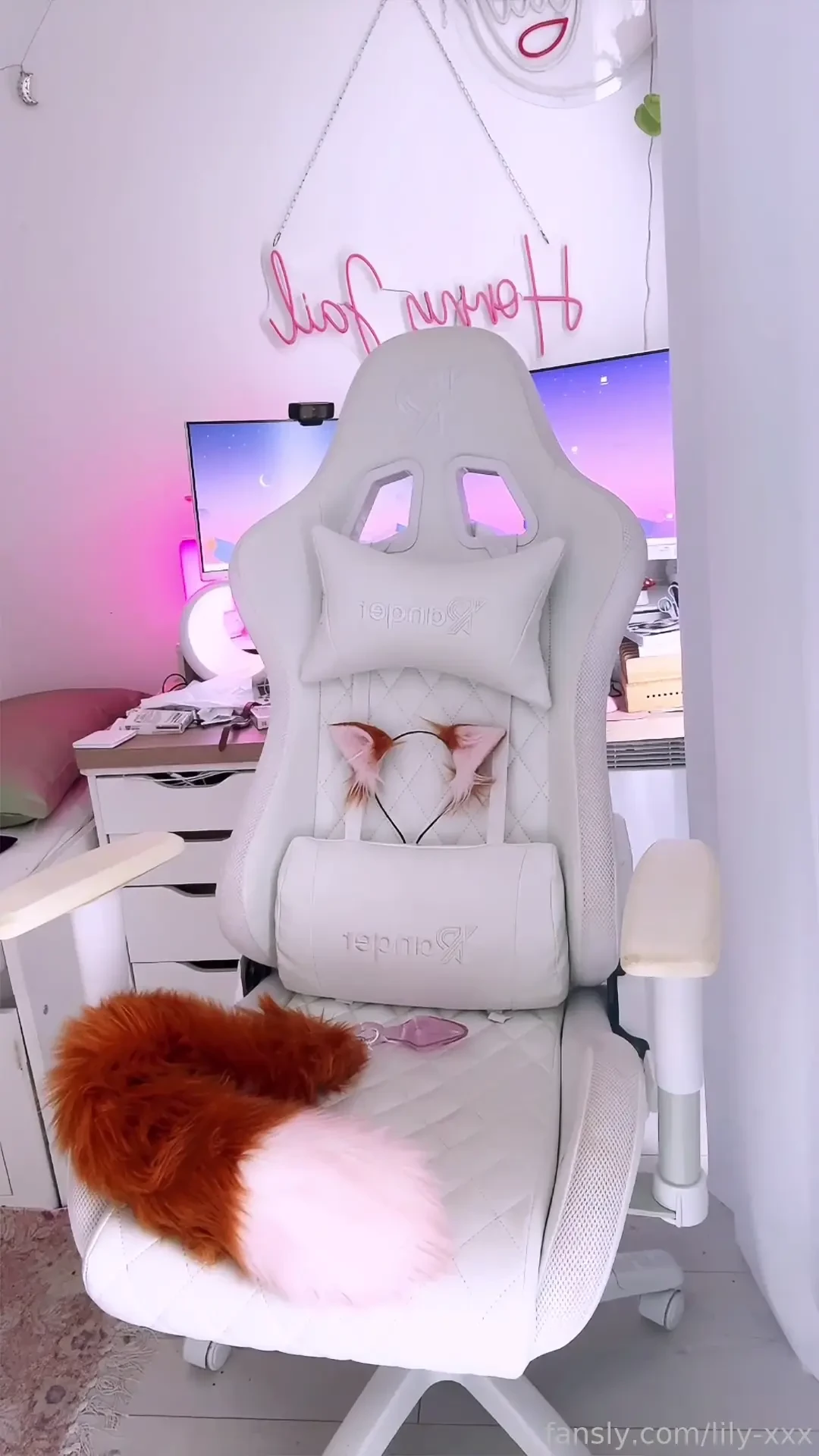 Naked fox girl incoming fyp redhead ginger egirl petite noppv altgirl 