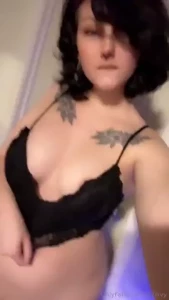 Dropping some cute pics and clips lt 3 i m making some customs today
