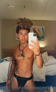 What s vacation without vacay nudes