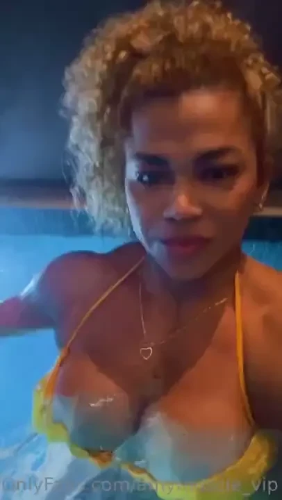 Come join me in the jacuzzi i m sure we can make it even hotter 