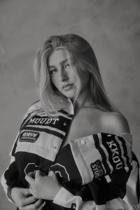 It s black it s white