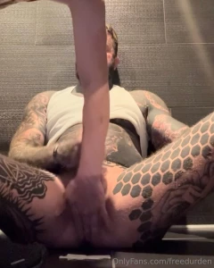 Cruising bathrooms and found another guy jo and looking for a place to