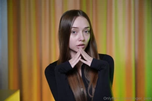 I m waiting for you to tell me something about yourself in dm