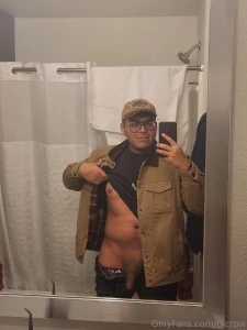 Bathroom pics from the inn have to layer up before i go out on this part 1