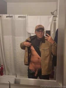 Bathroom pics from the inn have to layer up before i go out on this part 2