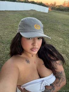 Hi say in back in the dm s let s chat about amwhat makes you feel in