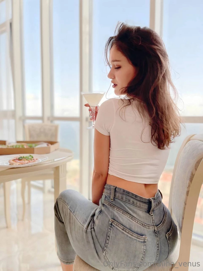 Pizza and a coctail what day could be better than a lazy day 