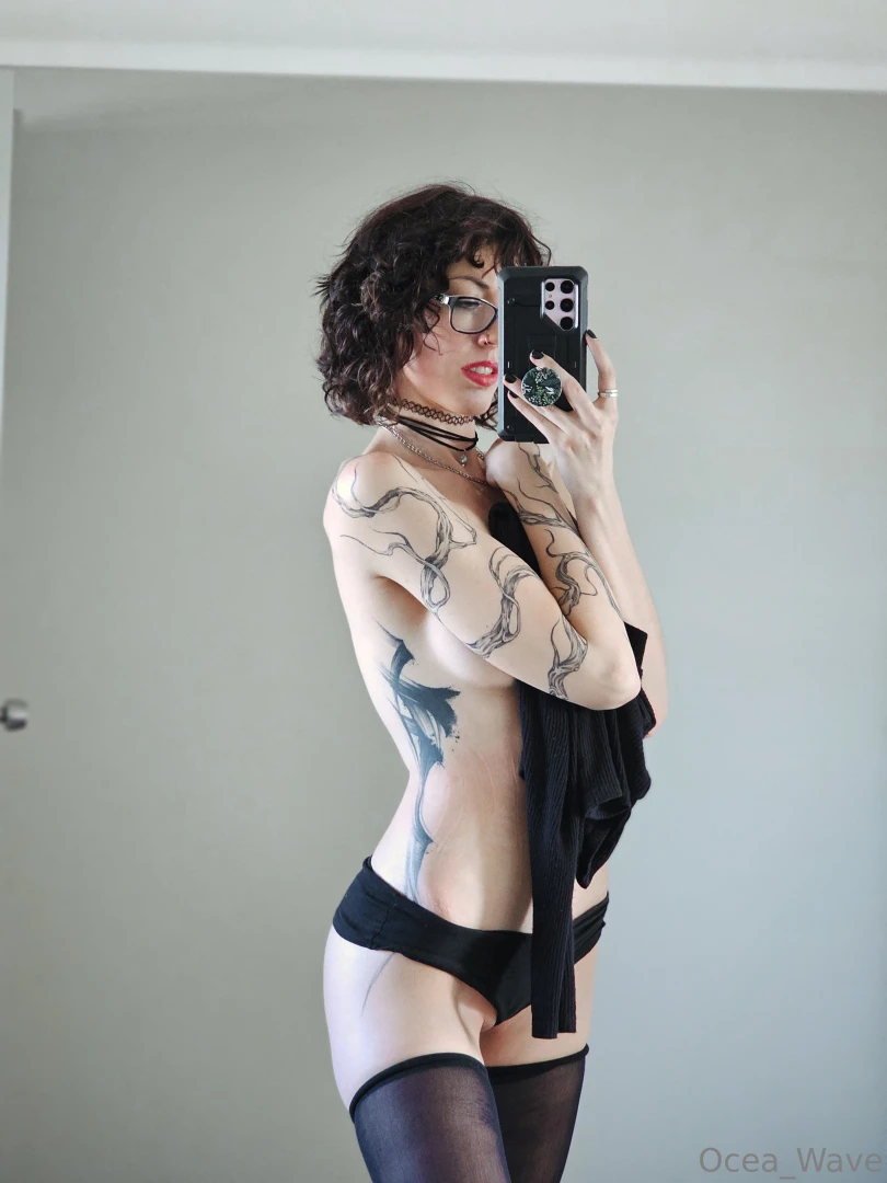 I m not sure if i m posting this for the side boob or just for the 