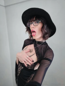 Do you like me in glasses comment yes or no