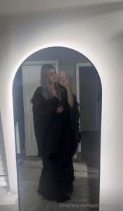 The perfect disguise for a night of fun ready to unravel