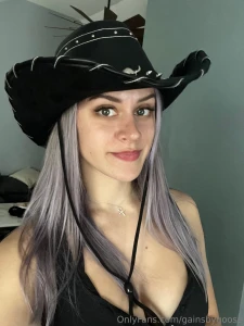 Is this hat cute on me