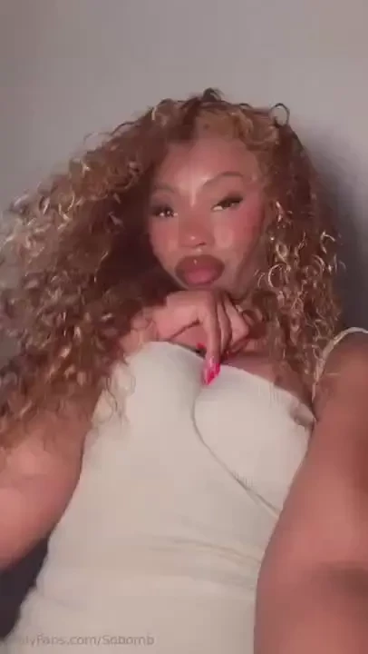 Rubbing and licking my titties makes me so horny 