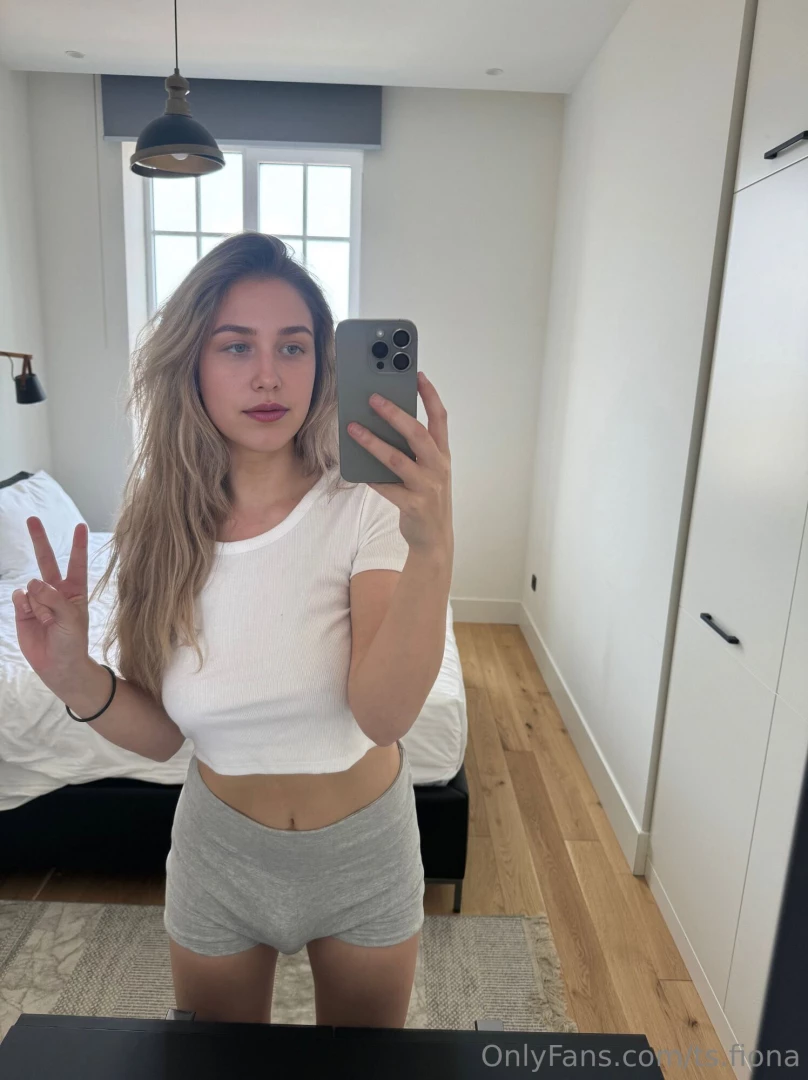 Blonde girls with bulges are way more fun 