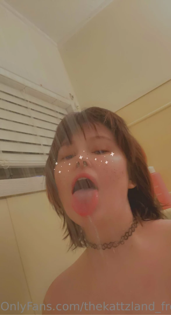 Come join me for daily shower content _ sub thekattzland 
