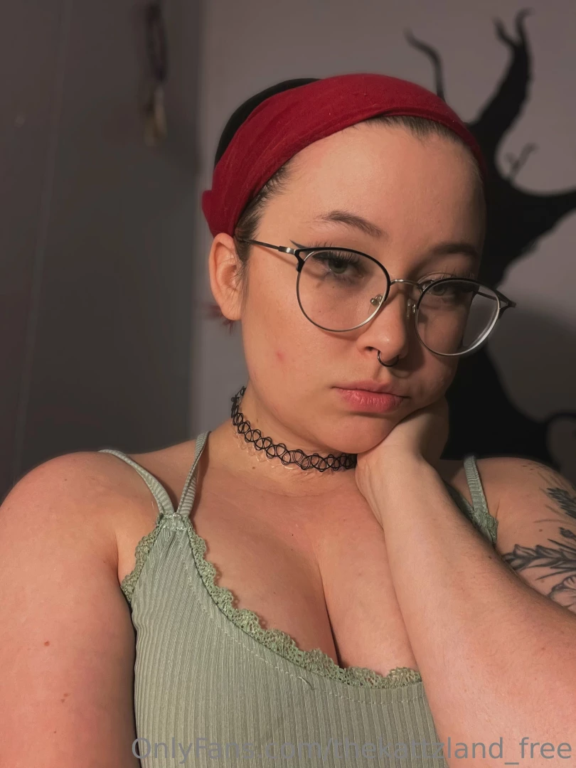 Hmm i m lonely will you come keep me company today thekattzland 