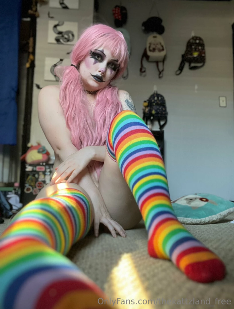Up close and personal with clown girl _ bundle includes 6 nude clown 