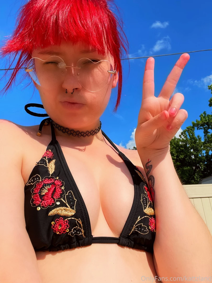 Flowers are my favorite so i love that this swim suit has them what do 