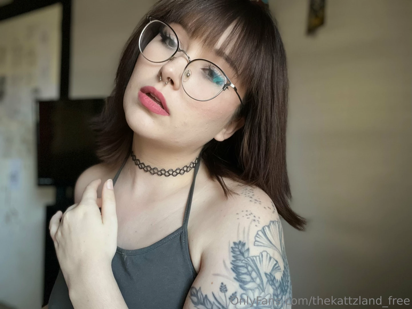 Mommy is lonely and waiting for you to worship her main page is 10 