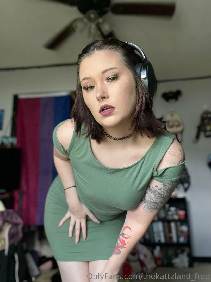 I don t see you in your knees for me yet come join me to be pampered 