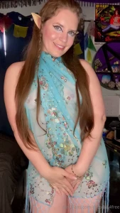 Hey i m livestreaming right now come kick it