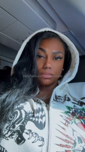 Happy monday would you fuck me on the plane new bag dropping tonight