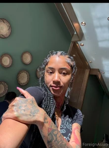 Ur favorite bitch from atl is back and here to stay say hi before i