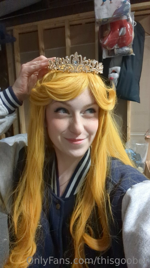 thisgoober - New blonde wig from my friend and fixing wigs for a job red and yellow part 3 