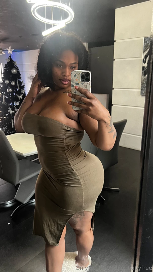 Like both pictures posted if you wanna go on a date with me 