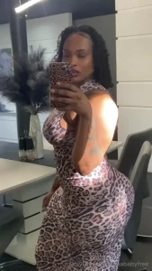 Like if you wanna fuck me in this dress